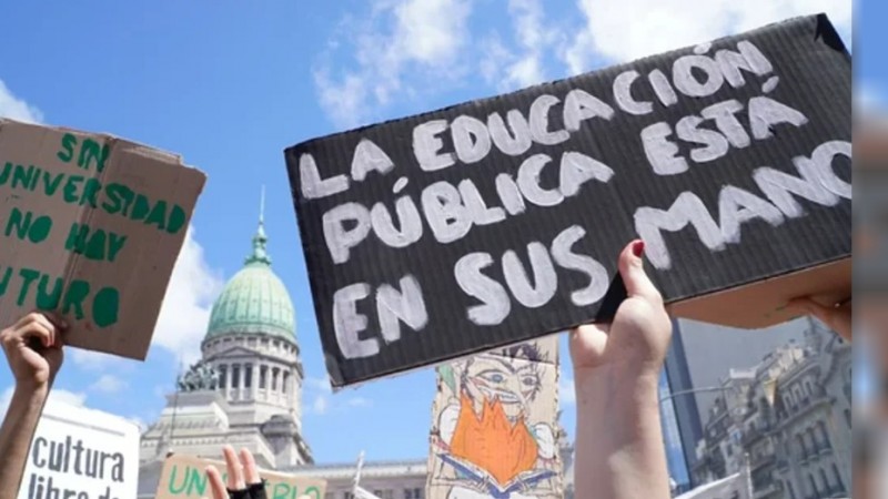 Tras el paro universitario, el Gobierno otorgó un aumento del 7,5% a los docentes